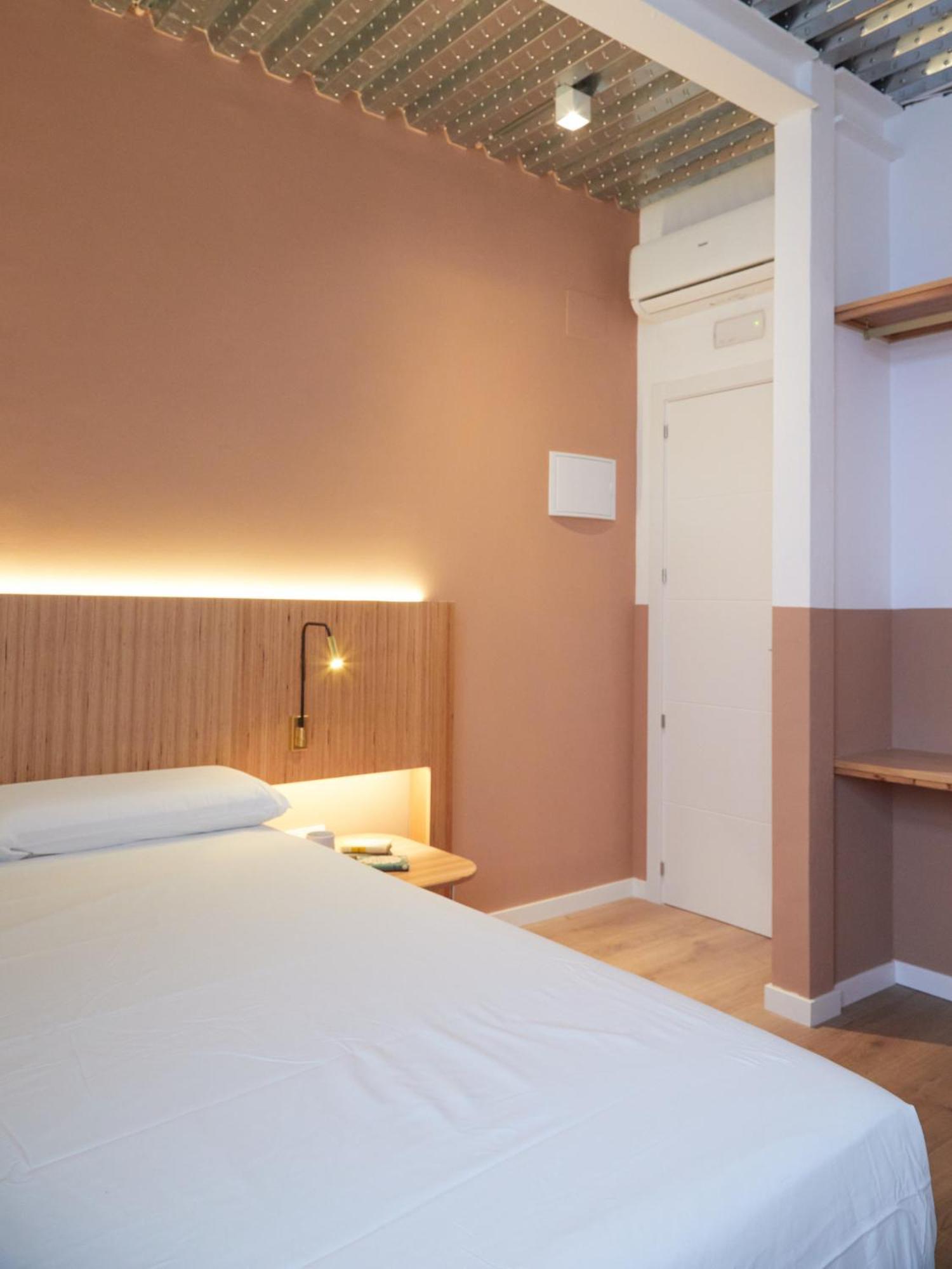 Ola Living Hostal Tetuan Madrid Kültér fotó