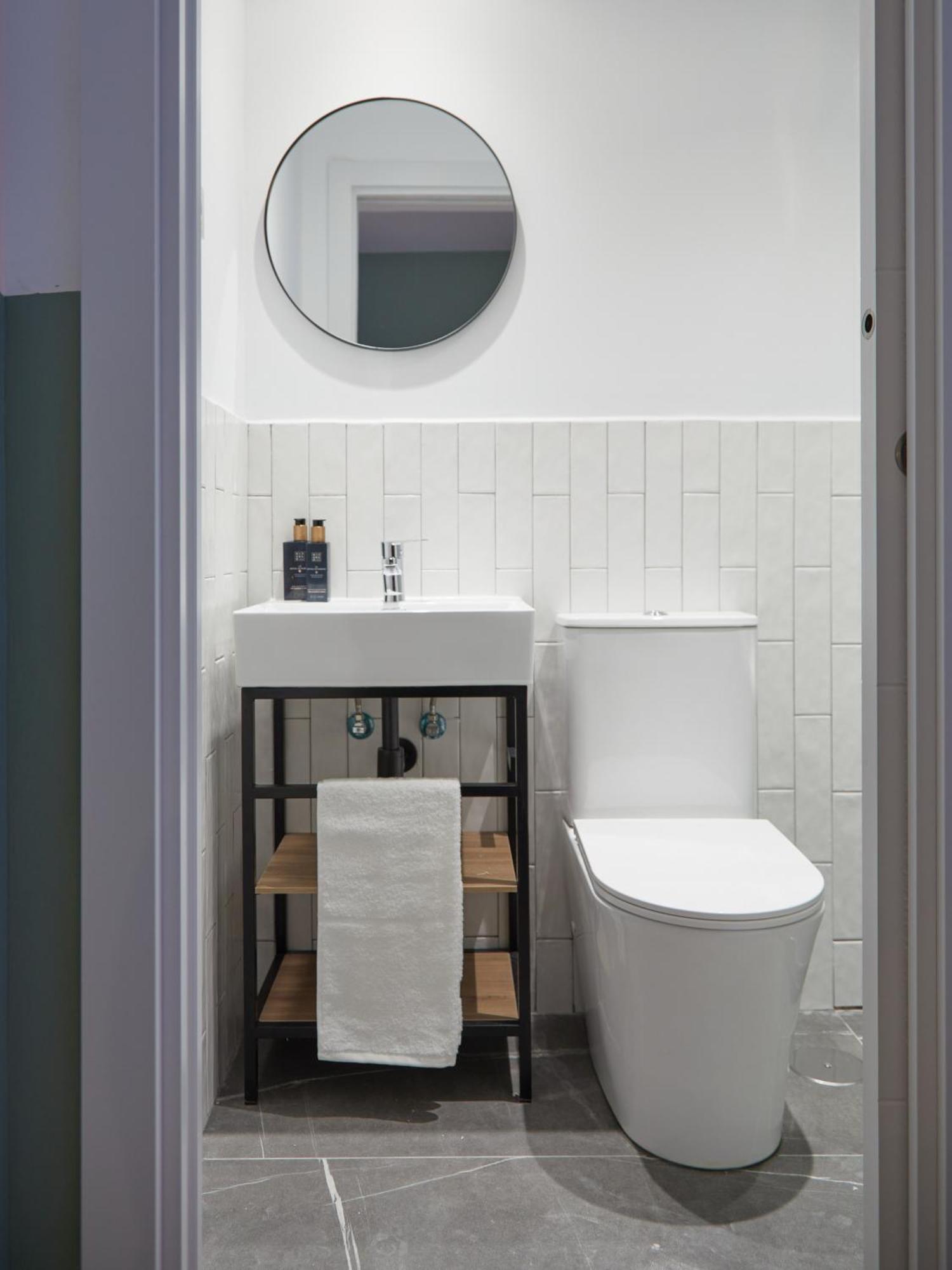Ola Living Hostal Tetuan Madrid Kültér fotó
