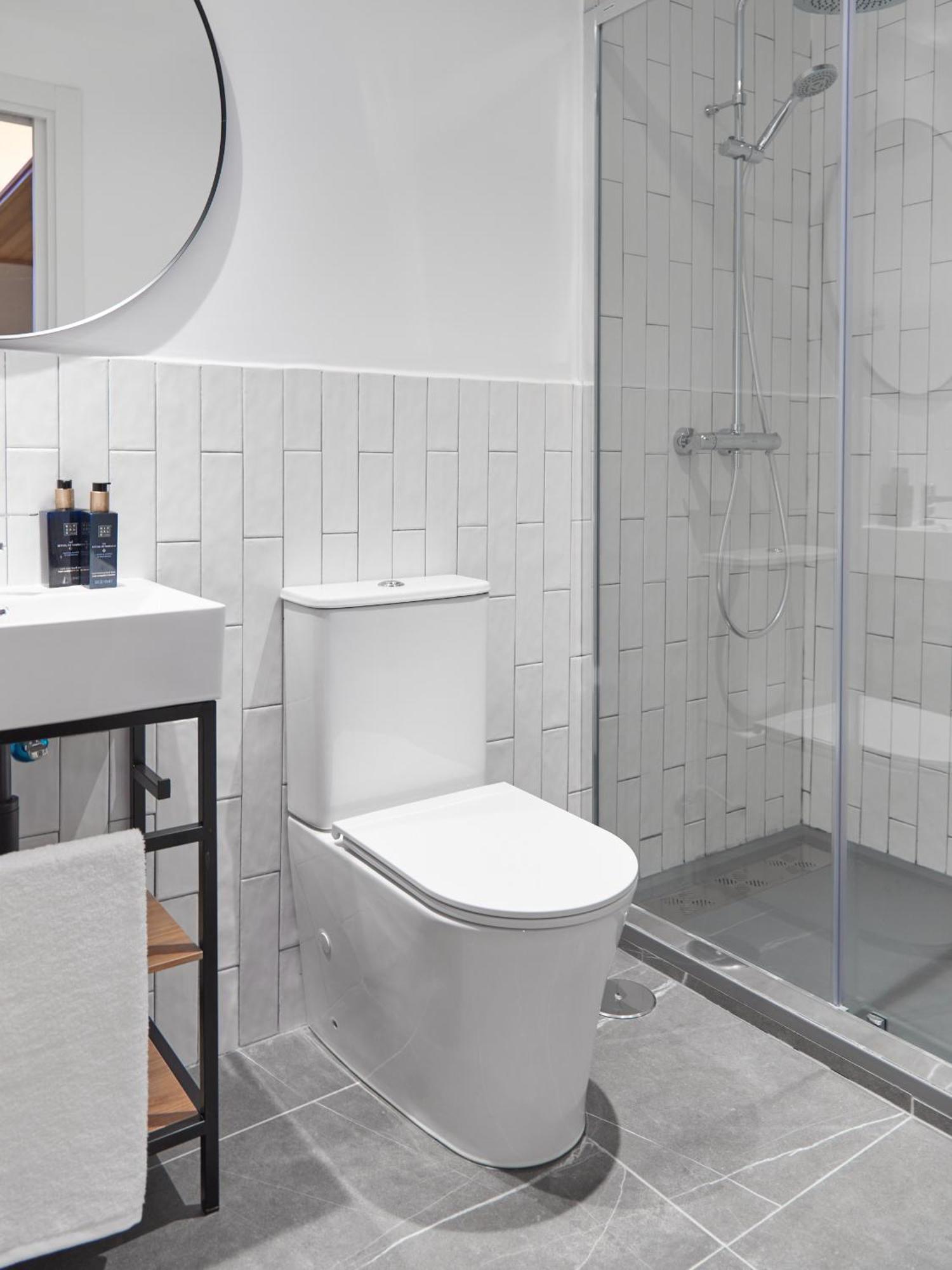 Ola Living Hostal Tetuan Madrid Kültér fotó